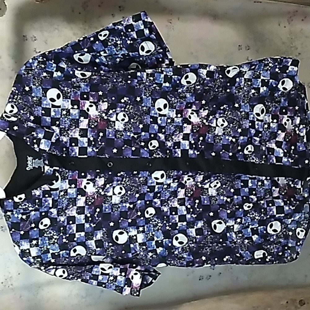 Spencer's Men's Size Medium Novelty Alien Print Button Up Short Sleeve Shirt